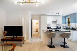 Kjøleskap, mikrobølgeovn, ovn og oppvaskmaskin