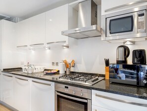 Refrigerador, microondas, horno, lavavajillas