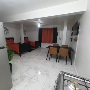 1 bedroom, iron/ironing board, WiFi, bed sheets - The Castle L - Twin Studio (Philipsburg)
