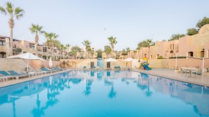 Indoor pool, sun loungers