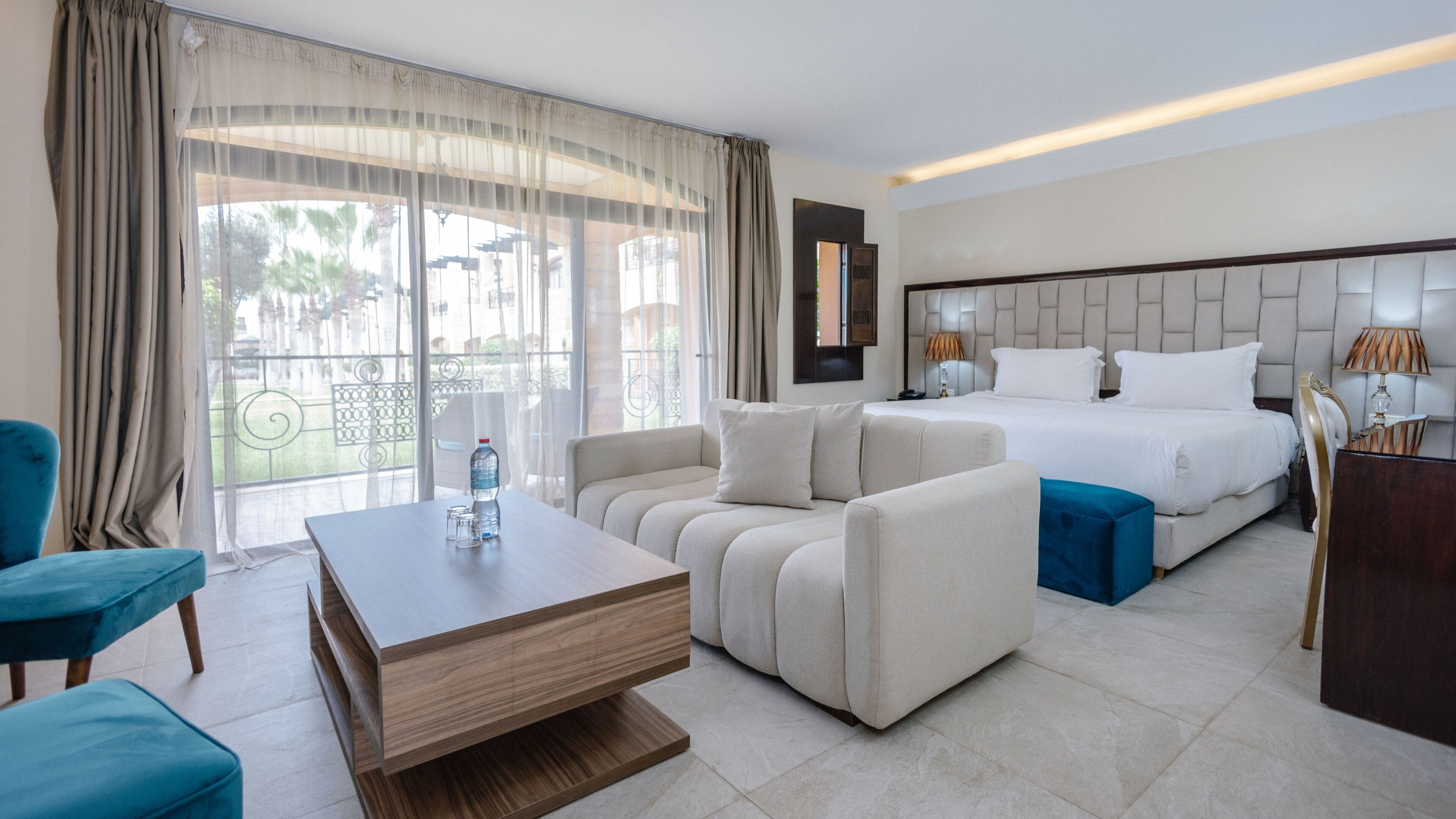 Deluxe-Suite, Balkon, Blick auf die Anlage