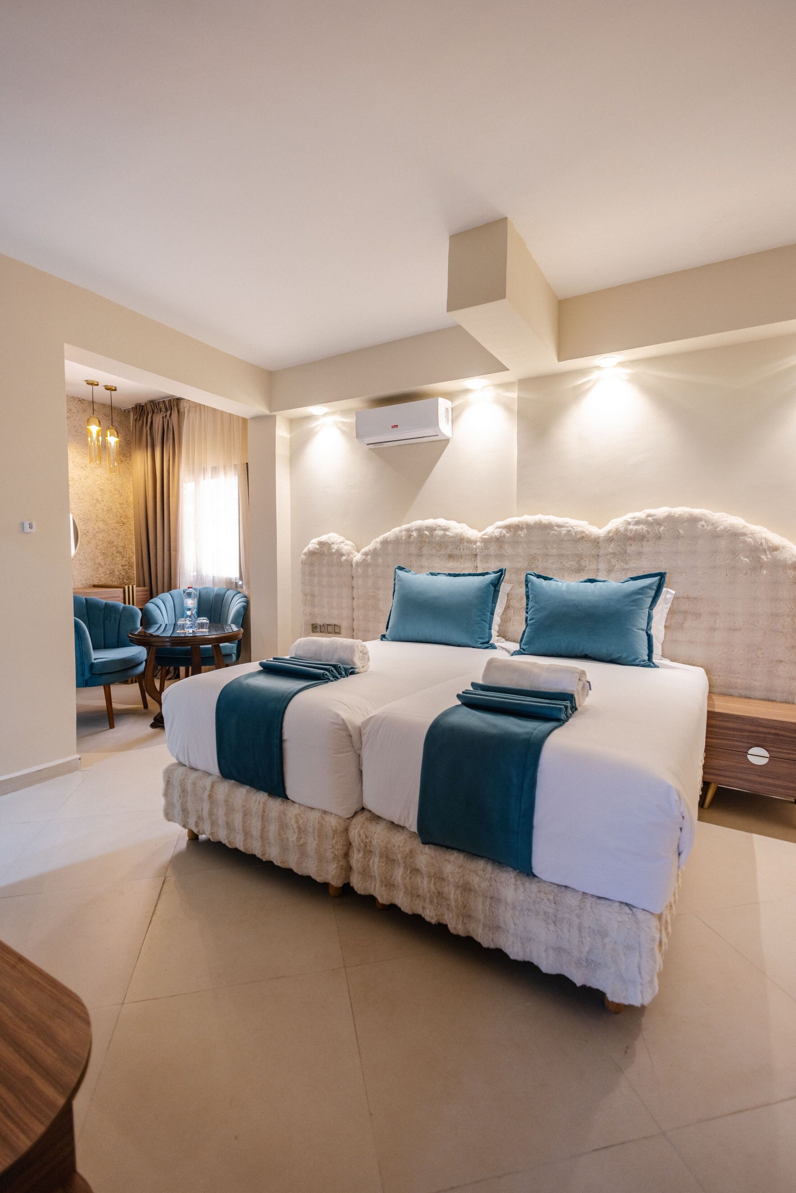 高級雙床房, 陽台, 泳池景觀 | 客房內保險箱、書桌、筆電工作空間、免費無線上網