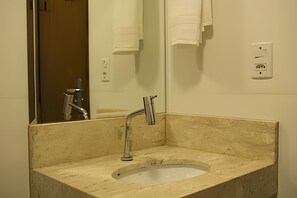 Free toiletries, towels, soap, shampoo - Loft completo e climatizado (Cuiabá)