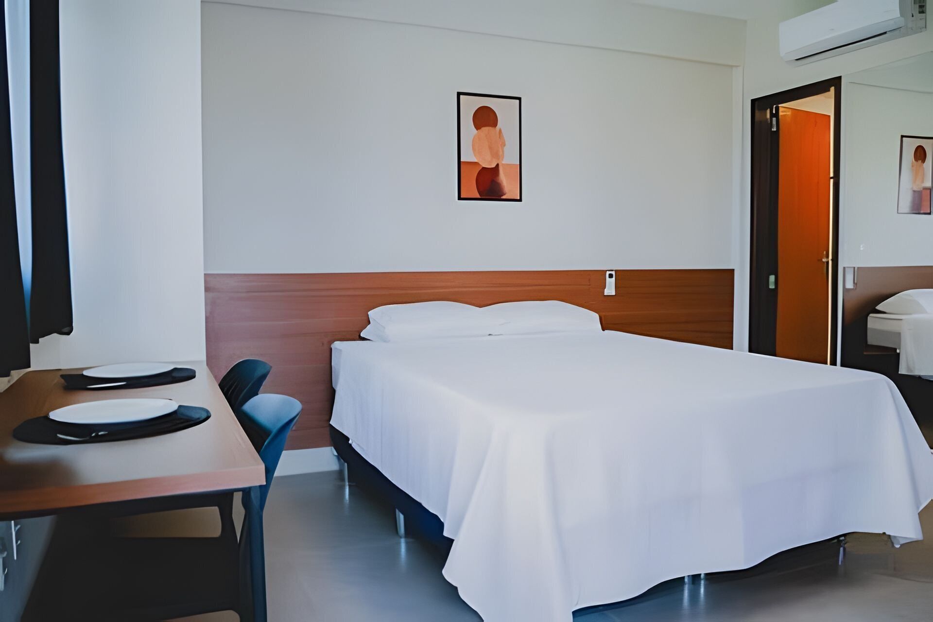 Escrivaninha, espaço de trabalho para notebook