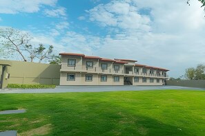 Traditional Apartment | Exterior