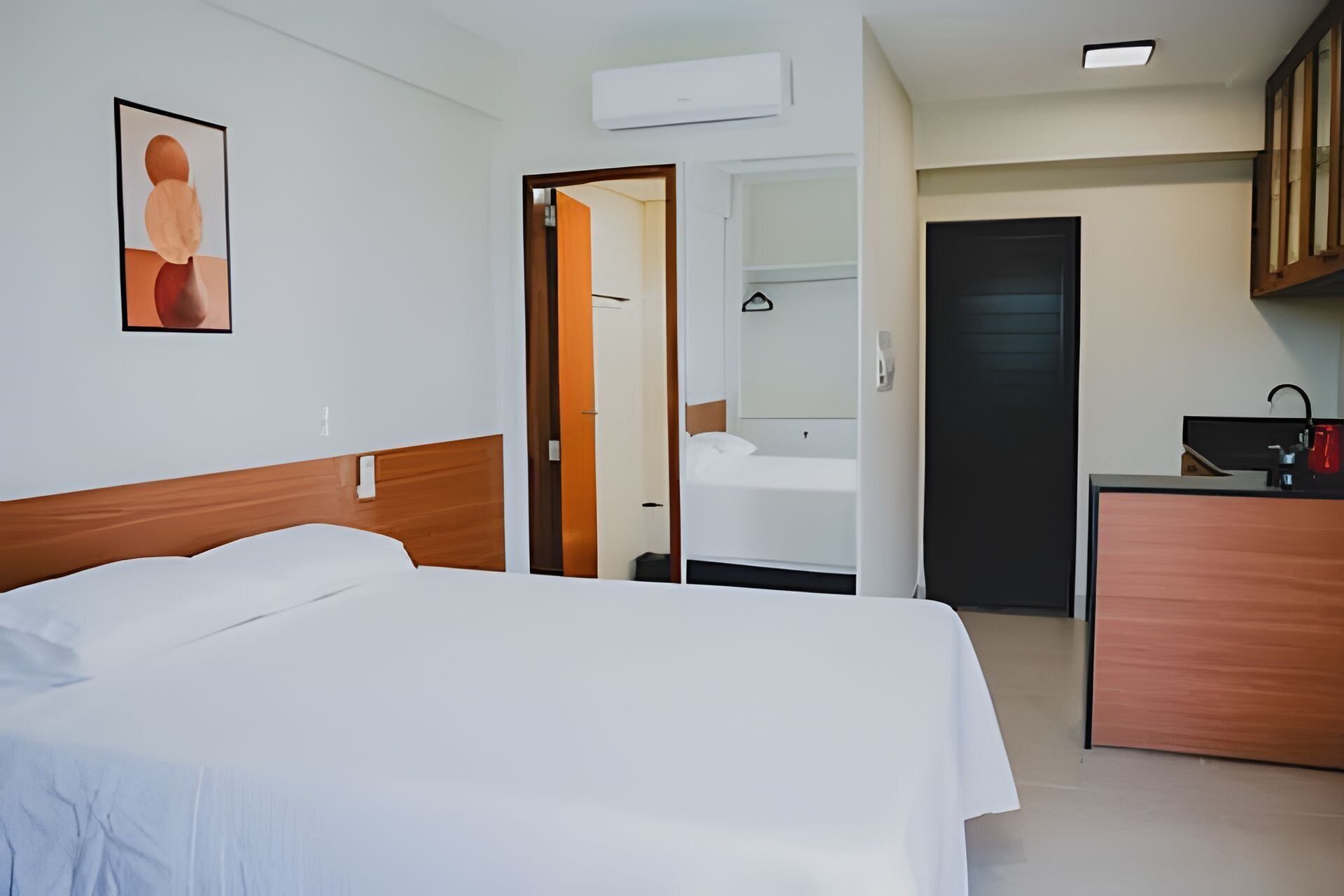 Apartamento estándar | Escritorio y espacio para trabajar con un portátil