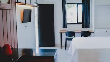 Escritorio y espacio para trabajar con laptop