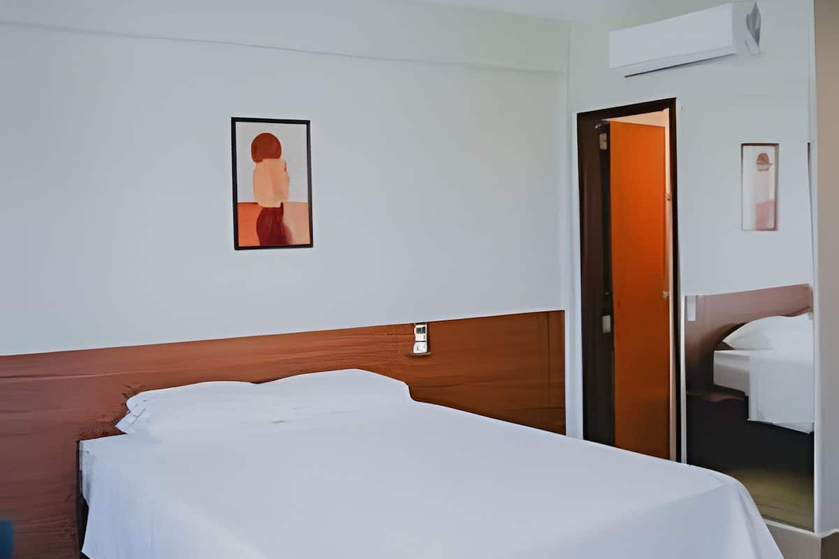 Desk, laptop workspace, iron/ironing board, free WiFi