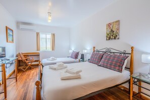 2 bedrooms, iron/ironing board, internet, bed sheets