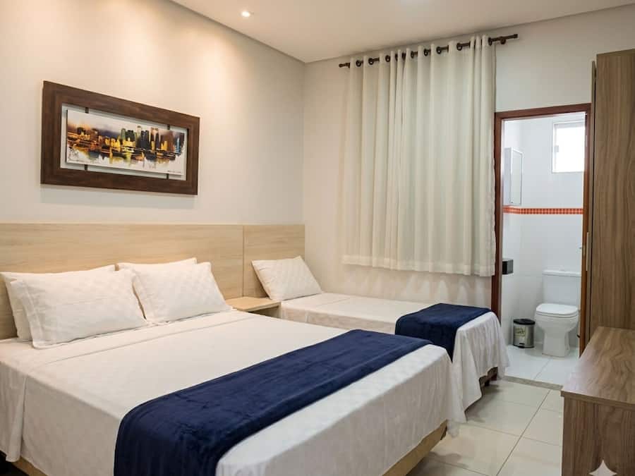 Frigobar, escrivaninha, Wi-Fi de cortesia, roupa de cama