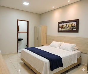 Minibar, bureau, accĂšs au Wi-Fi (inclus), literie fournie
