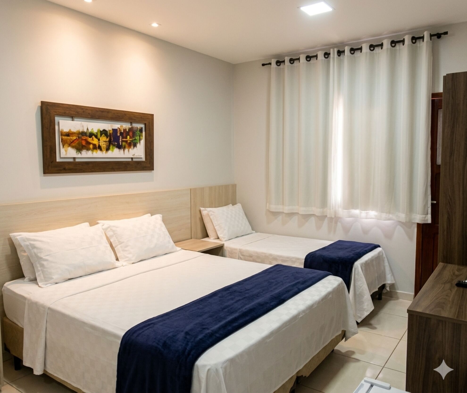 Family Room | Desk, free WiFi