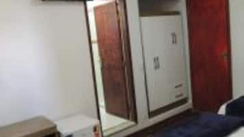 Quarto triplo luxo | Escrivaninha, Wi-Fi de cortesia