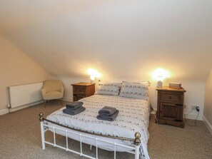 2 Schlafzimmer, individuell dekoriert, individuell eingerichtet