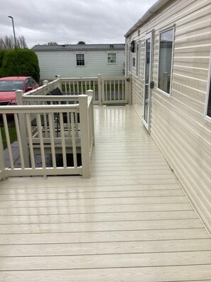 Terrace/patio - Southview Holiday Park - Holiday Accommodation 7251 (Skegness)