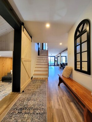 المنشأة من الداخل