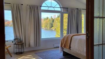 4 bedrooms, desk, WiFi, bed sheets