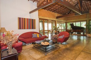 TV - Pousada Verbicaro - Santa Maria Madalena (Santa Maria Madalena)