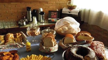 Café da manhã continental grátis todos os dias