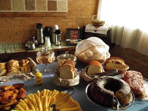 Free daily continental breakfast