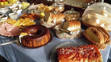 Café da manhã continental grátis todos os dias