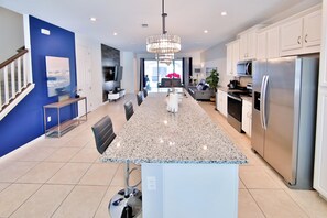 Fridge, microwave, oven, stovetop - Two pools Modern Townhome 10 Min to Disney! Perfect for families! (Kissimmee)