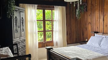 3 habitaciones, tabla de planchar con plancha, wifi y ropa de cama