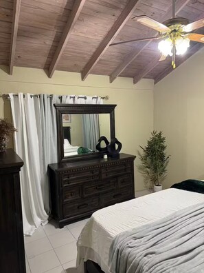 مكواة/لوح كي وواي فاي وملاءات أسرّة