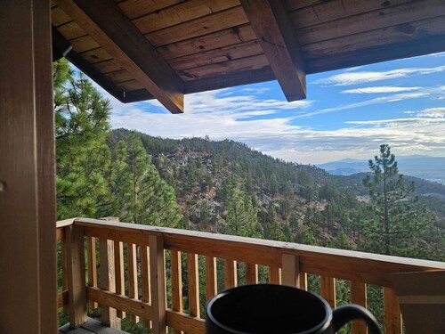 Heavenly Stagecoach Ski Retreat-
Views, quick shuttle ride to the lifts, all new