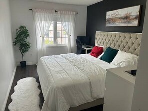 4 habitaciones, tabla de planchar con plancha, wifi y ropa de cama 