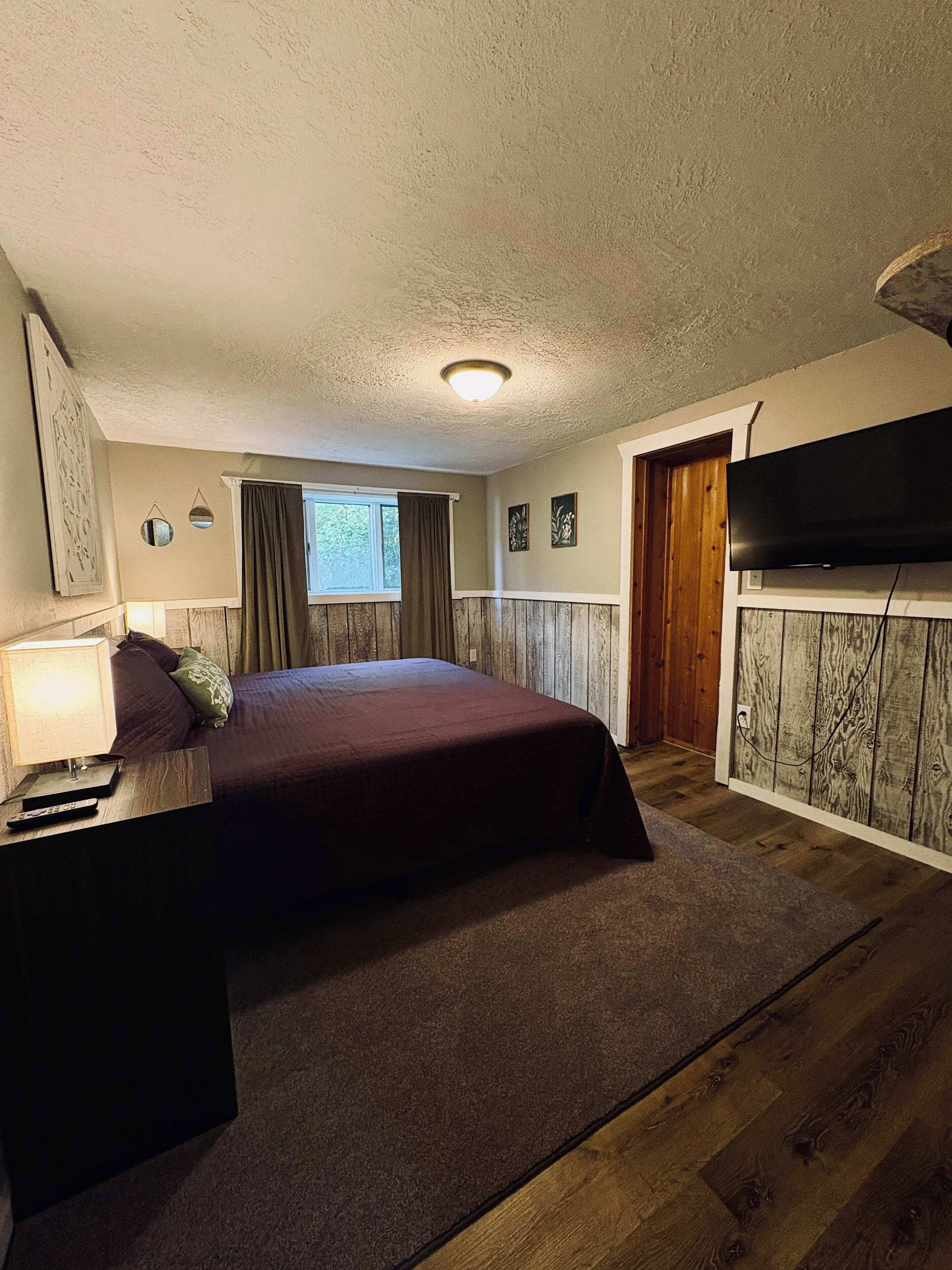 Strykjärn/strykbräda, wi-fi och sängkläder