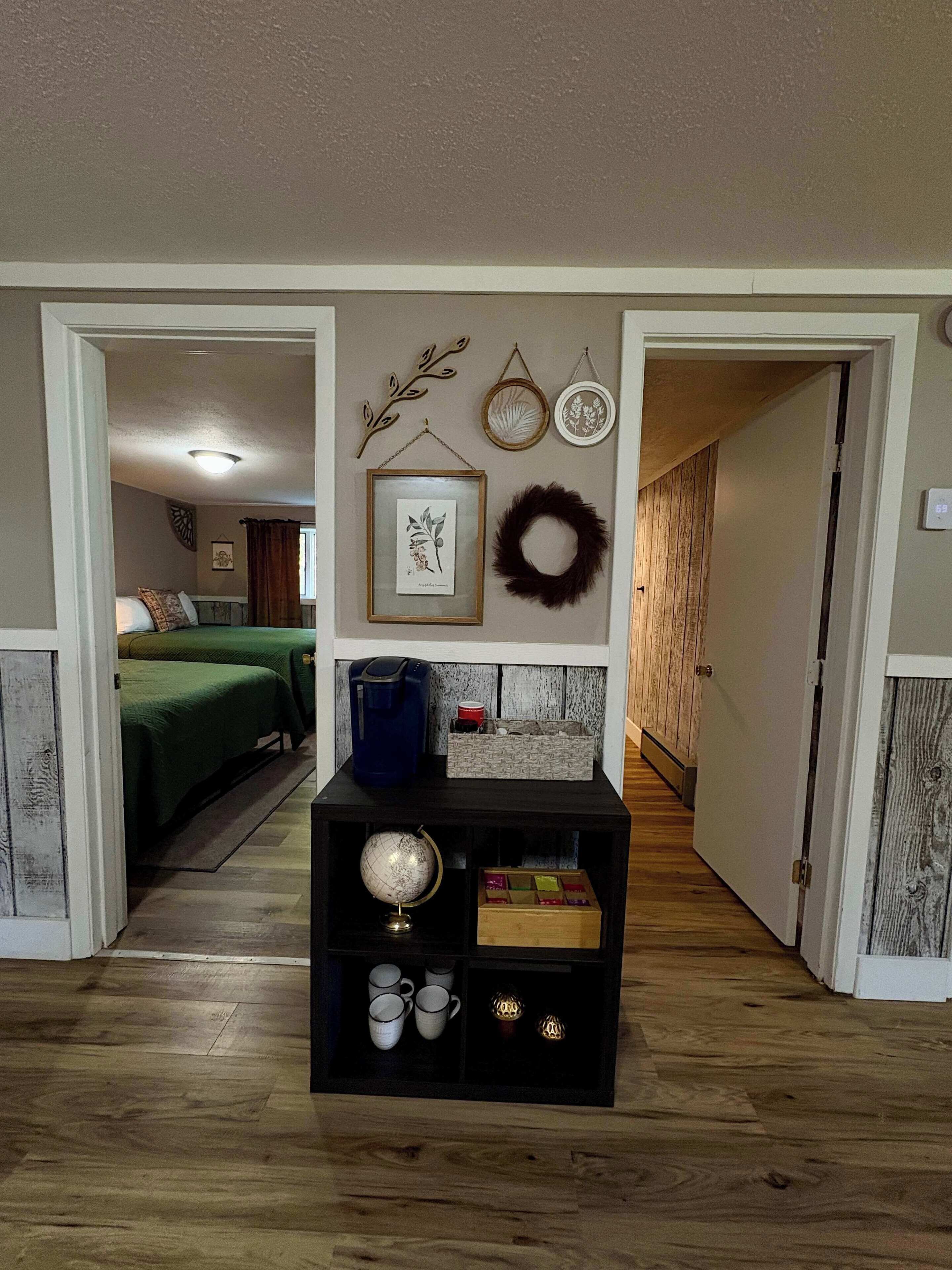 Silitysrauta/-lauta, Wi-Fi, vuodevaatteet