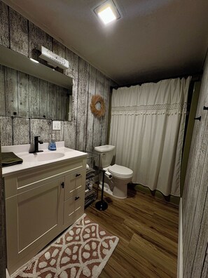 Suihku, hiustenkuivaaja, pyyhkeet