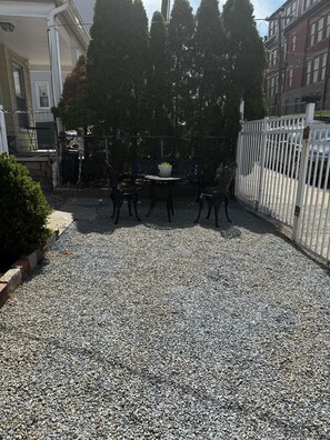 Outdoor dining - Cozy Apartment to Relax - Apartment "A" (Yonkers)