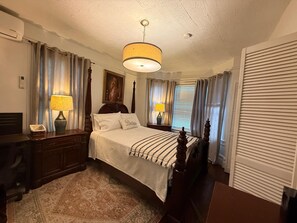 2 bedrooms, desk, iron/ironing board, free WiFi - Cozy Apartment to Relax - Apartment "A" (Yonkers)
