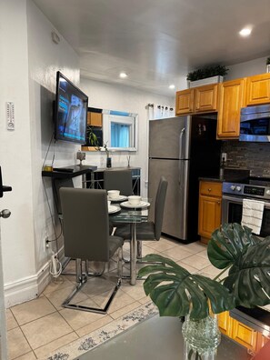 Fridge, microwave, oven, stovetop - Cozy Apartment to Relax - Apartment "A" (Yonkers)