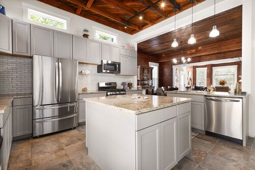 The Bowie Grand - Historic Comfort in Seguin