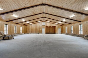 Interior - Timber Lodge Ranch - The Ranch (Amity)