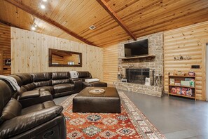 TV, fireplace