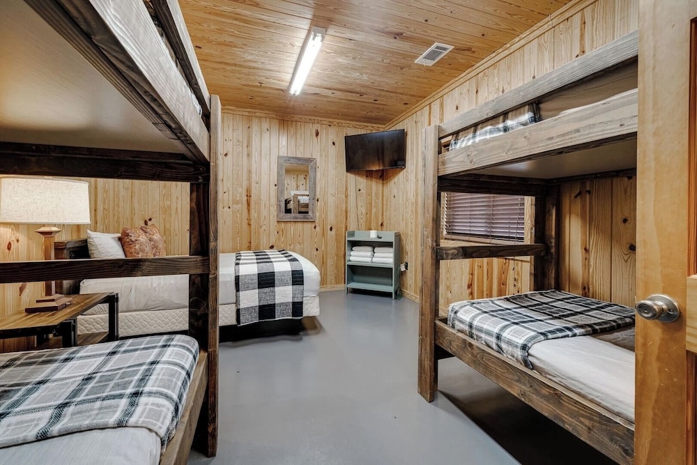 Timber Lodge Ranch - Grand Bunk - Amity | Vrbo