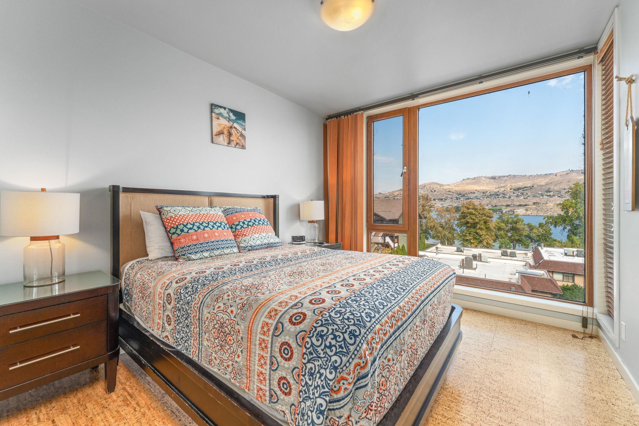 Sunny Shores - Indoor Pool And Hot Tub! - Chelan, WA