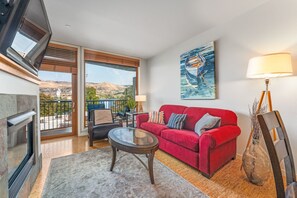 Televisión y chimenea 