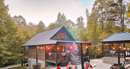LAKE HAVEN Rustic Cabin, Fire Place, Hot Tub & Lake Access!
