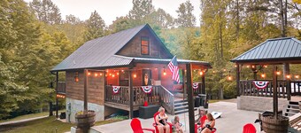 LAKE HAVEN Rustic Cabin, Fire Place, Hot Tub & Lake Access!
