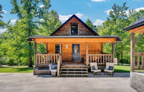 LAKE HAVEN  Rustic Cabin, Fire Place, Hot Tub & Lake Access!