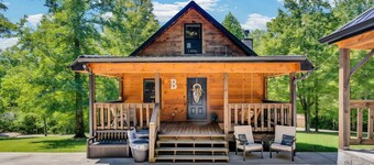 LAKE HAVEN  Rustic Cabin, Fire Place, Hot Tub & Lake Access!