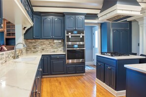 Microwave, oven, stovetop, dishwasher - Waterfront Retreat w/ Private Dock Sleeps 15 (Scotland)