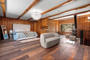 3 soverom, skrivebord, wi-fi (inkludert) og sengetøy