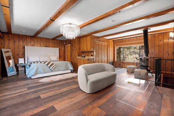 3 bedrooms, desk, free WiFi, bed sheets