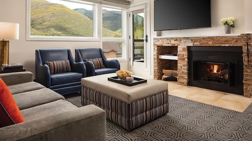 Charming 1-bedroom 2 bath villa in beautiful Vail. Sleeps up to 6.